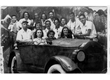cg0068_002 - Na Gincana da turma de Engenharia do ano de 1956 revela-se que no coração de baratinha sempre cabe mais um. Foto cedida por Antônia Krapp Tavares ao acervo do Projeto Comunicar, 1956.