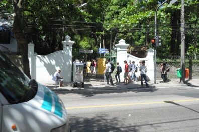 Entrada pela rua Marquês de São Vicente. 2012. Fotógrafo Antônio Albuquerque. Acervo do Núcleo de Memória. 