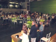 Homenageados e convidados no Ginásio da PUC-Rio. Fotógrafo Antônio Albuquerque. Acervo do Núcleo de Memória.