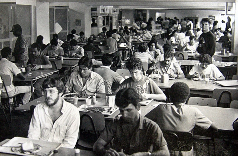 Bandejão da PUC-Rio. 1988. Fotógrafo desconhecido. Acervo do Núcleo de Memória.