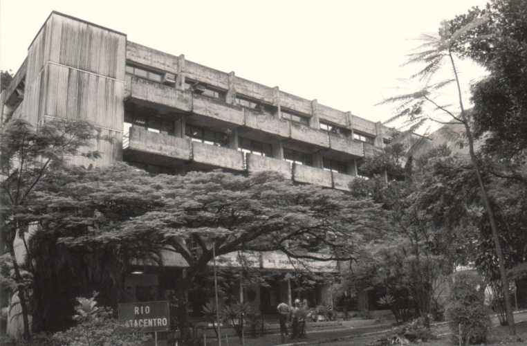 Edifício do Rio Datacentro. 1989. Fotógrafo Aníbal Mesquita. Acervo da Vice-Reitoria de Desenvolvimento. 