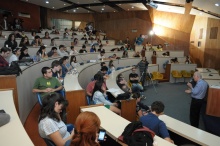 O Prof. Cesar Romero na abertura do evento, no Auditório do RDC. Fotógrafo Antônio Albuquerque. Acervo do Núcleo de Memória.