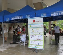 Atividades de educação ambiental realizadas nos pilotis da Ala Kennedy. Fotógrafo Antônio Albuquerque. Acervo do Núcleo de Memória.