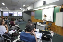 Um dos debates no auditório F300. Fotógrafo Antônio Albuquerque. Acervo do Núcleo de Memória.