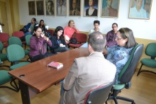 A profa, Maria Clara Bingemer durante o lançamento na sala L1156. Fotógrafo Antônio Albuquerque. Acervo do Núcleo de Memória.