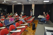 Palestra com o jornalista Bruno Quintella na sala K102. Fotógrafo Antônio Albuquerque. Acervo do Núcleo de Memória.