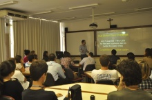 O palestrante Kieran Le-Petit durante a sua apresentação. Fotógrafa Carol Lucchetti. Acervo do Projeto Comunicar.