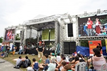 Conjunto de tendas Religiões por Direitos, no Aterro do Flamengo. Fotógrafo desconhecido. Acervo do Projeto Comunicar.