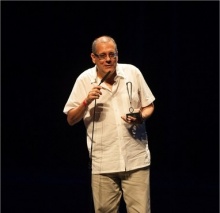 O Prof. Paulo Henriques Britto na cerimônia de entrega do prêmio. Fonte: divulgação/ Prêmio BRAVO! Bradesco Prime de Cultura