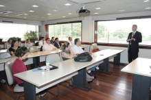 Palestra de Albert Keyack no auditório do Decanato do CTC. Fotógrafo Antônio Albuquerque. Acervo do Núcleo de Memória.