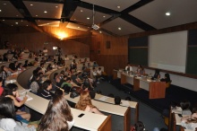 Palestrantes e platéia no auditório do RDC. Fotógrafa Cynthia Salles. Acervo do Projeto Comunicar.