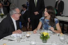 O Reitor Prof. Pe. Josafá Carlos de Siqueira S.J. e a princesa Mary da Dinamarca. Fotógrafo Antônio Albuquerque. Acervo do Núcleo de Memória.