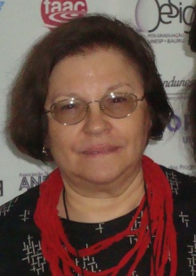 Professora Anamaria de Moraes. Fotógrafo Ivy Higino. Site da Escola de Design/UEMG.