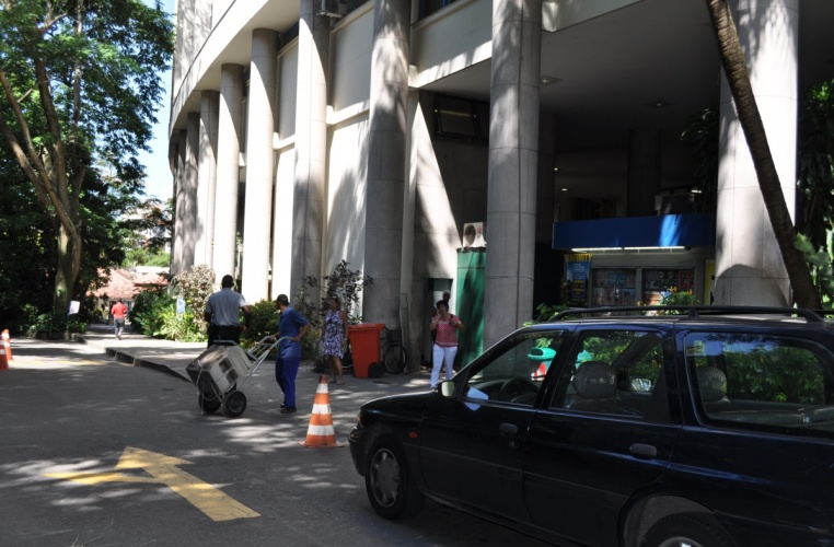 Edifício Cardeal Leme. 2012. Fotógrafo Antônio Albuquerque. Acervo do Núcleo de Memória.