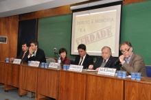 O Prof. João Dornelles (JUR) fala na abertura do evento, realizado no Auditório B6. Fotógrafa Flavia Espíndola. Acervo do Projeto Comunicar.