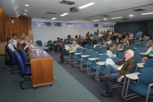 Palestrantes e plateia no Auditório B6. Fotógrafo Antônio Albuquerque. Acervo do Núcleo de Memória.