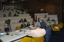 Palestra do Prof. Stefano Guzzini, no Auditório do RDC. Fotógrafo Antônio Albuquerque. Acervo do Núcleo de Memória.