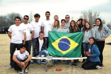 Equipe da PUC-Rio durante a competição. Acervo do Projeto Comunicar.