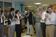 Abertura da exposição com a presença da família do Prof. Junito e do Reitor Prof. Pe. Josafá S.J. Fotógrafo Antônio Albuquerque. Acervo do Núcleo de Memória.