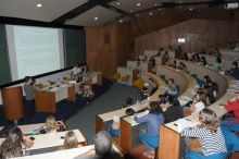 Uma das palestras realizadas no Auditório do RDC. Fotógrafo Antônio Albuquerque. Acervo do Núcleo de Memória.