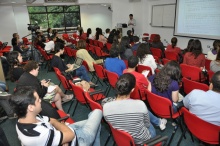 Uma das palestras, realizadas no Auditório AMEX/IAG. Fotógrafo Antônio Albuquerque. Acervo do Núcleo de Memória.