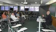 Palestra do Prof. Jeffrey Barash na sala F300. Fotógrafo Antônio Albuquerque. Acervo do Núcleo de Memória.