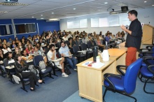 Palestra do Prof. Careri no Auditório B8. Fotógrafo Antônio Albuquerque. Acervo do Núcleo de Memória.