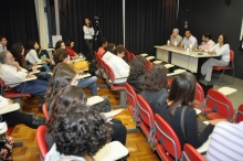 Palestrantes e plateia na sala K102. Fotógrafo Antônio Albuquerque. Acervo do Núcleo de Memória.