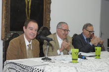 O Prof. Luiz Eduardo Teixeira Brandão (ADM) ao lado do Reitor Prof. Pe. Josafá S.J. e do Prof. Luiz Felipe Jacques da Motta (ADM). Fotógrafo Antônio Albuquerque. Acervo do Núcleo de Memória.