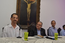 O Prof. Hugo Fuks, o Reitor Prof. Pe. Josafá S.J. e o Prof. Marcus Vinicius Aragão. Fotógrafo Antônio Albuquerque. Acervo do Núcleo de Memória.