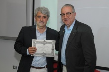 O Prof. Márcio da Silveira e o Reitor Prof. Pe. Josafá S.J. no Auditório AMEX/IAG. Fotógrafo Antônio Albuquerque. Acervo do Núcleo de Memória.