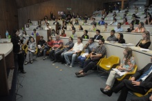 Palestra de Roberta Medina, representante do Rock in Rio. Auditório do RDC. Fotógrafo Antônio Albuquerque. Acervo do Núcleo de Memória.