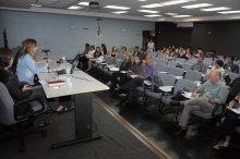 Palestra da Profa. Ana Kiffer (LET). Fotógrafo Antônio Albuquerque. Acervo do Núcleo de Memória.