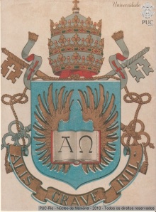 Novo brasão, após a elevação à Pontfícia Universidade Católica. Novo brasão, após a elevação à Pontfícia Universidade Católica.