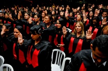 Cerimônia de formatura dos alunos de licenciatura em História, modalidade a distância, realizada em 2010. Cerimônia de formatura dos alunos de licenciatura em História, modalidade a distância, realizada em 2010.
