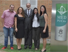 O Decano do CCBS, Prof. Hilton Augusto Koch, e equipe do decanato: Vanilson Costa de Araujo, Milene Couras da Cruz Oliveira de Araújo, Patrícia Cavalari Barbosa e Solange de Lima Freiria. Fotógrafo Antônio Albuquerque. Acervo do Núcleo de Memória.