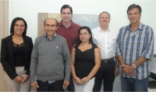 O Superintendente Administrativo Floriano Saad Mazini e equipe. Fotógrafo Antônio Albuquerque. Acervo do Núcleo de Memória.