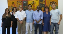 O Vice-reitor Acadêmico, Prof. José Ricardo Bergmann, e equipe de gabinete: Renata Arruda Ratton, Ana Lúcia Sergio Einloft, Alexandre Rodrigues Feijão, José Pedro Juvêncio, Elizabeth Salvo Brito Jazbik e Leandro Assis da Silva. Fotógrafo Antônio Albuquerque. Acervo do Núcleo de Memória.