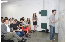 Apresentação no Auditório do Instituto Gênesis. Fotógrafo Antônio Albuquerque. Acervo Núcleo de Memória.