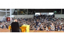 O Ginásio Poliesportivo lotado para ouvir Eduardo Galeano. Foto: divulgação IILER.