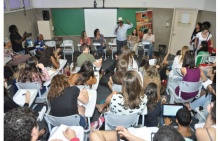 Fala de Luiz Sacopã durante o evento, na sala F401. Fotógrafo Antônio Albuquerque. Acervo Núcleo de Memória.