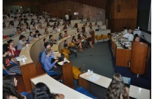 Grande presença de público no Auditório do RDC para o Seminário Internacional do IRI. Fotógrafo Antônio Albuquerque. Acervo Núcleo de Memória.
