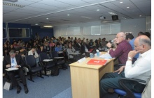 Mesa de abertura, no Auditório B8. Fotógrafo Antônio Albuquerque. Acervo Núcleo de Memória.