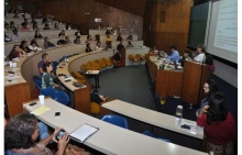 Uma das palestras, no Auditório do RDC. Fotógrafo Antônio Albuquerque. Acervo Núcleo de Memória.