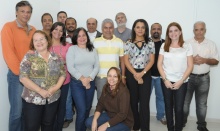 O Gerente de Finanças, Marco Antonio de Aguiar Mello, e equipe. Fotógrafo Antônio Albuquerque. Acervo Núcleo de Memória.