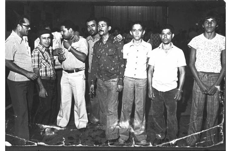 Sorteio de brindes no Natal de 1977, no antigo ginásio. Fotógrafo Antônio Albuquerque. Acervo Núcleo de Memória.