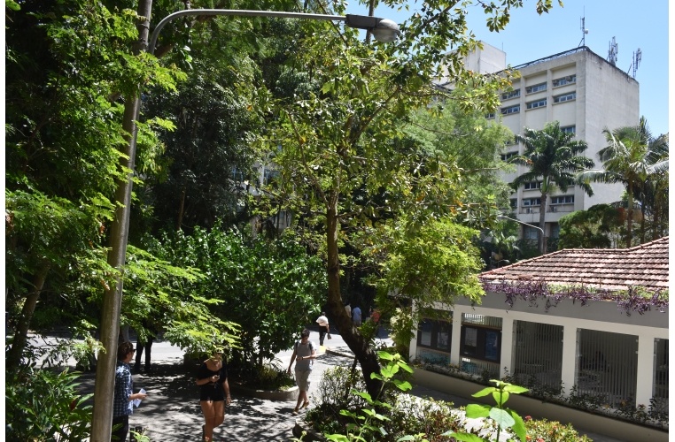 Ao fundo, o Edifício da Amizade, com a Ala Frings à direita. Do lado direito, a nova construção anexa à casa da CCE. 2016. Fotógrafo Antônio Albuquerque. Acervo Núcleo de Memória.