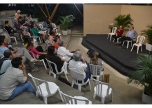 Leitura de textos por Affonso Romano e Miriam Sutter. Fotógrafo Antônio Albuquerque. Acervo Núcleo de Memória.