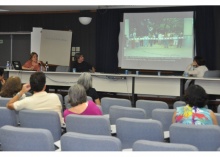 Palestra da Profa. Margarida de Souza Neves, no Auditório Padre Anchieta. Fotógrafo Antônio Albuquerque. Acervo Núcleo de Memória.