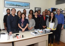 A Coordenadora Central de Cooperação Internacional, Profa. Ângela Maria de Randolpho Paiva, e equipe. Fotógrafo Antônio Albuquerque. Acervo Núcleo de Memória.